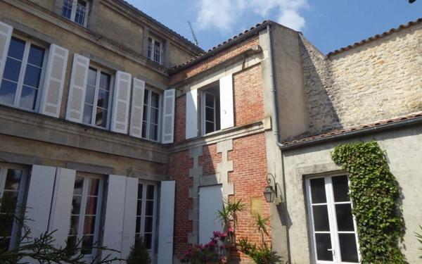 Maison à vendre    8 pièces • 316 m2 Tonnay-Charente