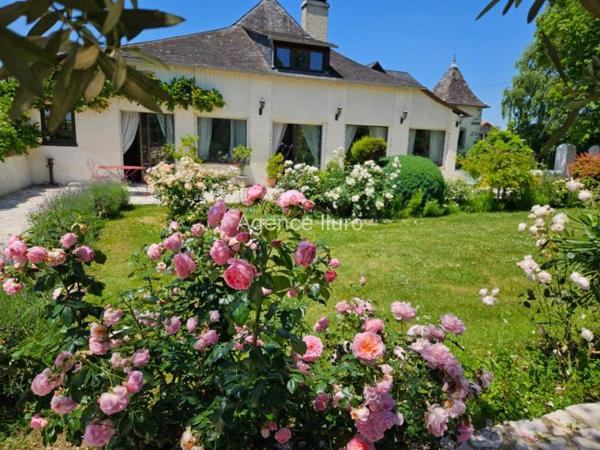 Maison - Oloron-sainte-marie - Réf.:205318 OLORON - MAGNIFIQUE DEMEURE DE PLUS DE 300 M² AVEC ANNEXE DE 124 M² ET TERRAIN DE 9600 M² -