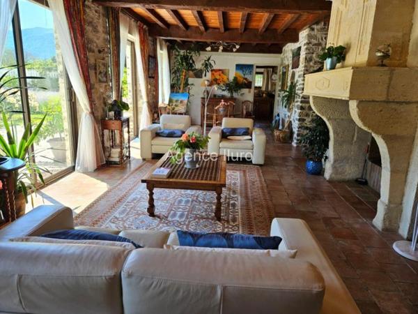 Maison - Oloron-sainte-marie - Réf.:205318 OLORON - MAGNIFIQUE DEMEURE DE PLUS DE 300 M² AVEC ANNEXE DE 124 M² ET TERRAIN DE 9600 M² -