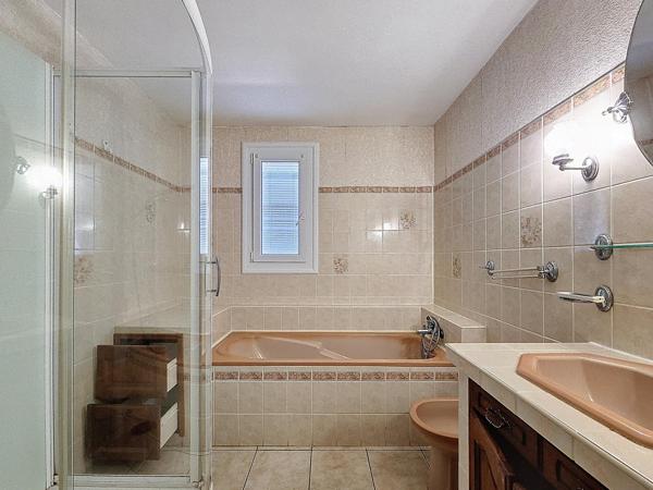 Langoiran , ensemble immobilier 2 maisons