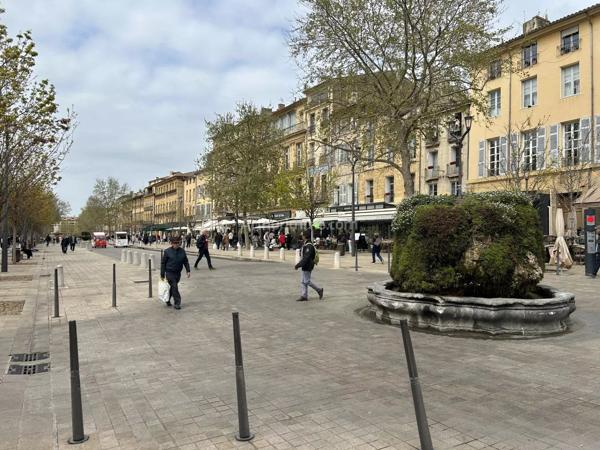 Location                                                      Appartement
                        
                     2 pièces                      30 m2                     à Aix-en-Provence