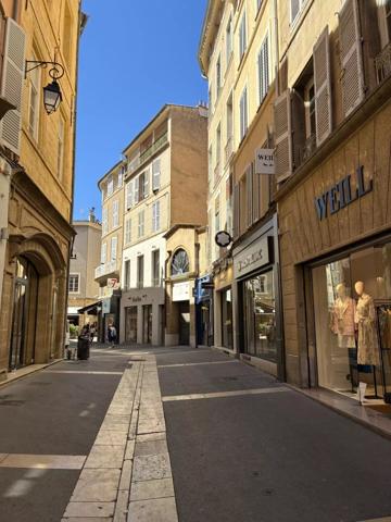 Location                                                      Appartement
                        
                     2 pièces                      30 m2                     à Aix-en-Provence
