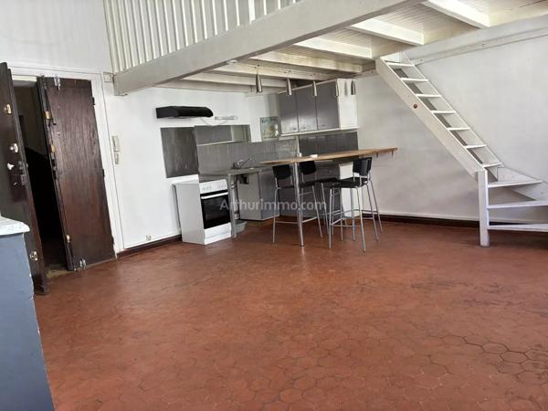 Location                                                      Appartement
                        
                     2 pièces                      30 m2                     à Aix-en-Provence