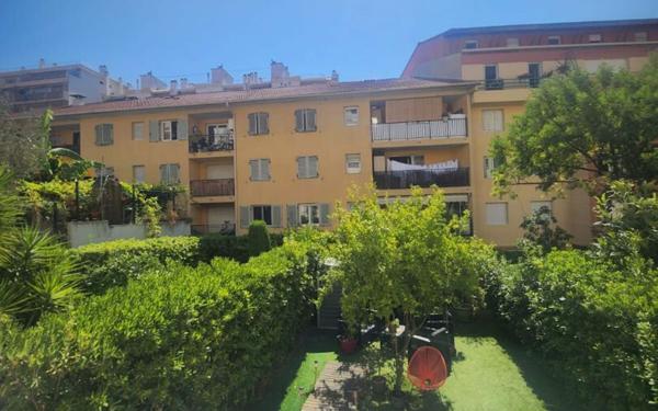 Appartement à louer    1 pièce •  Nice