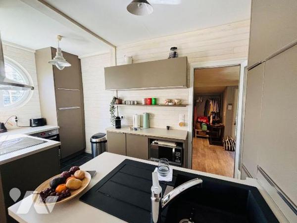 À seulement quelques pas du Bassin, quartier des 44 Hectares au Cap Ferret, cette charmante mai...