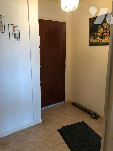Au 6éme et dernier étage appartement de 68 m² comprenant, entrée et dégagement, séjour avec bal...