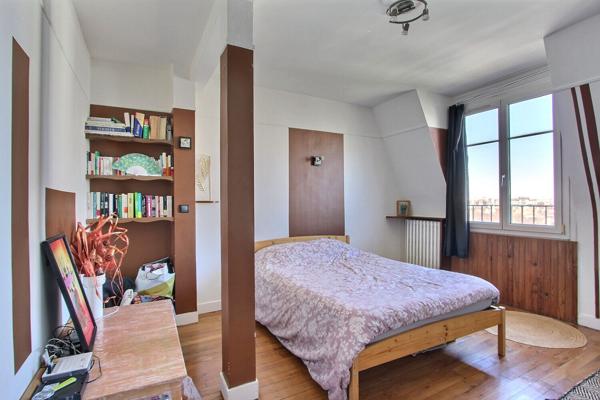 GRAND ET CHARMANT 2 PIECES A 4 MN DU METRO GABRIEL PERI AVEC VUE TOUR EIFFEL