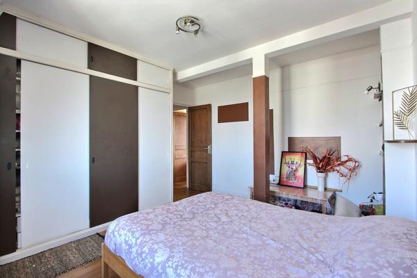 GRAND ET CHARMANT 2 PIECES A 4 MN DU METRO GABRIEL PERI AVEC VUE TOUR EIFFEL