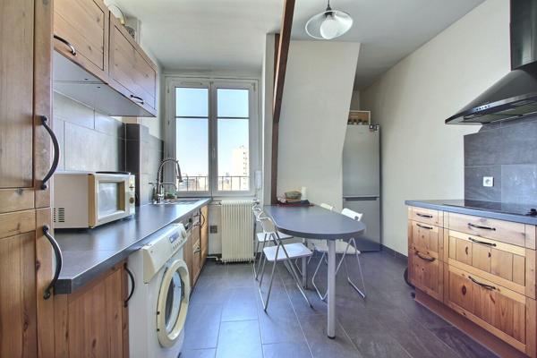 GRAND ET CHARMANT 2 PIECES A 4 MN DU METRO GABRIEL PERI AVEC VUE TOUR EIFFEL