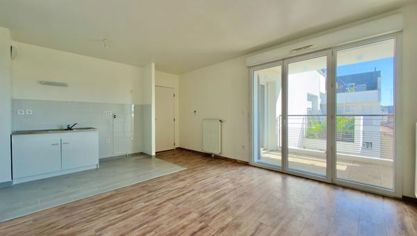 APPARTEMENT 2 PIÈCES  44 M² - JUVISY-SUR-ORGE, REFAIT  À NEUF  -RER C/D À 5 MIN