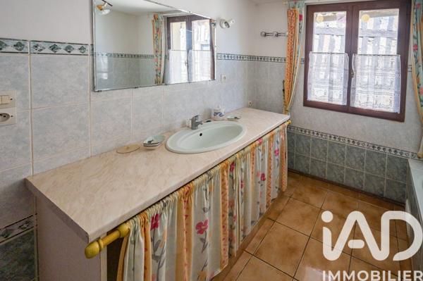 Maison à vendre 5 pièces 107 m² Saint-Martial-d'Artenset