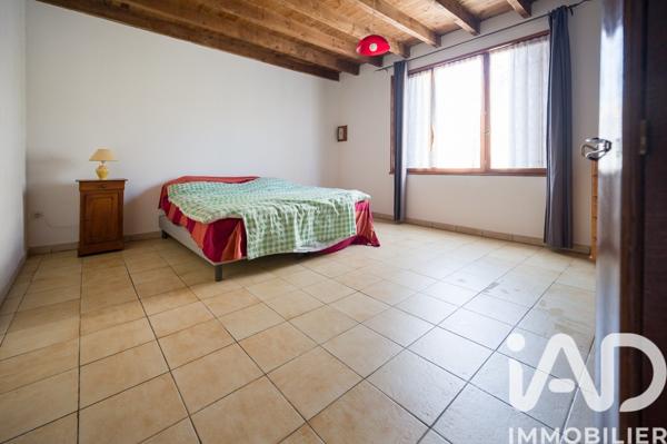 Maison à vendre 5 pièces 107 m² Saint-Martial-d'Artenset
