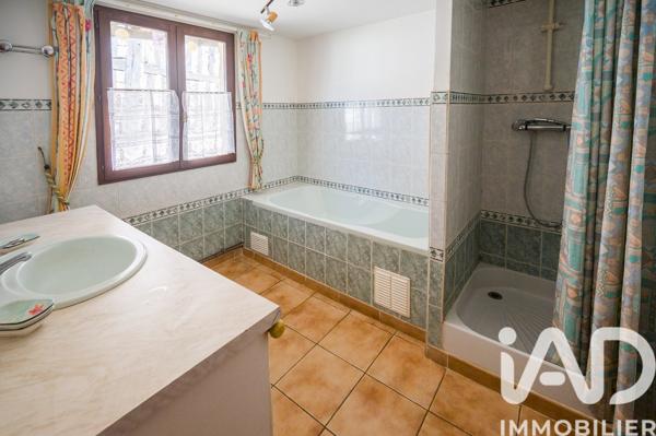 Maison à vendre 5 pièces 107 m² Saint-Martial-d'Artenset