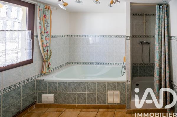 Maison à vendre 5 pièces 107 m² Saint-Martial-d'Artenset