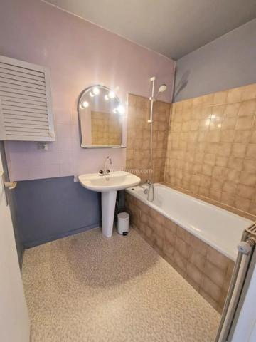 Vente                                                      Appartement
                        
                     2 pièces                      51 m2                     à Clamart