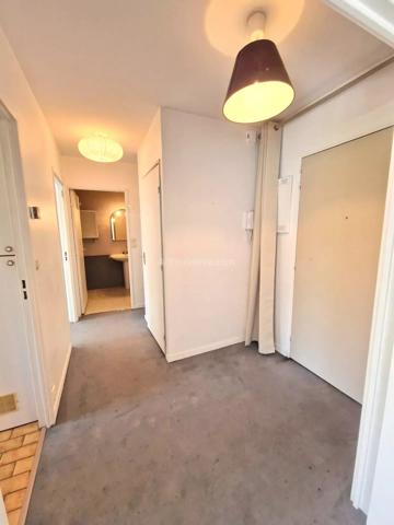 Vente                                                      Appartement
                        
                     2 pièces                      51 m2                     à Clamart