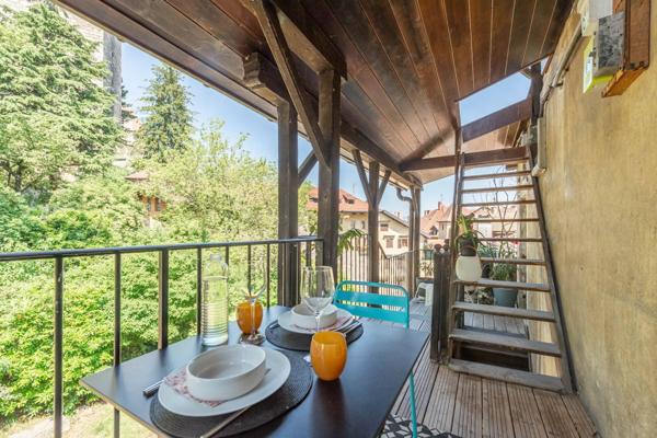 Annecy Vieille Ville - secteur Château T5 le charme de l’ancien rénové contemporain.