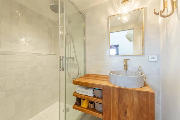 Annecy Vieille Ville - secteur Château T5 le charme de l’ancien rénové contemporain.