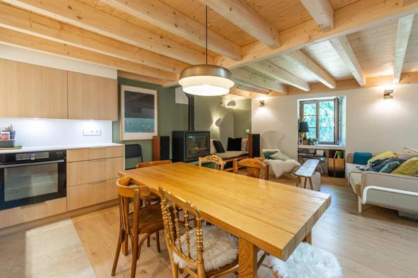 Annecy Vieille Ville - secteur Château T5 le charme de l’ancien rénové contemporain.