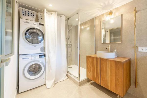 Annecy Vieille Ville - secteur Château T5 le charme de l’ancien rénové contemporain.