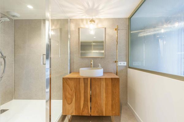 Annecy Vieille Ville - secteur Château T5 le charme de l’ancien rénové contemporain.