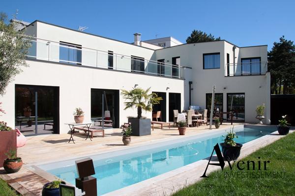 VAISE - Maison exceptionnelle de 280 m2 - 5 chambres - PISCINE - JARDIN Lyon VAISE - Maison exceptionnelle de 280 m2 - 5 chambres - PISCINE - JARDIN Lyon