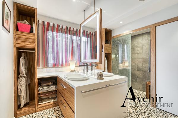 VAISE - Maison exceptionnelle de 280 m2 - 5 chambres - PISCINE - JARDIN Lyon VAISE - Maison exceptionnelle de 280 m2 - 5 chambres - PISCINE - JARDIN Lyon