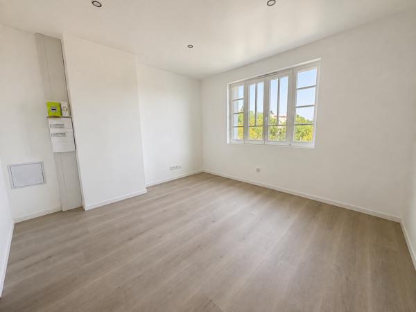 Appartement
         2 pièces
        - 36 m² Exclusivité 117 000 € *