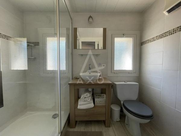 VILLA 160M² HABITABLES 4 CHAMBRES 2 BUREAUX 2 GARAGES PISCINE SUR 3000M² DE TERRAIN
