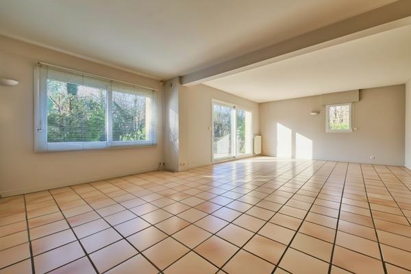 Maison familiale 236 m² avec sous-sol complet  Dijon, secteur recherché et calme