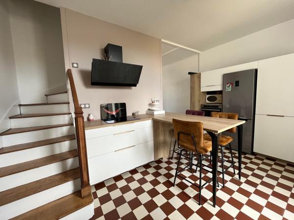 Maison de ville T3, meublée avec cour