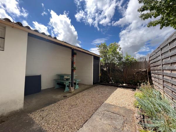 Maison de ville T3, meublée avec cour