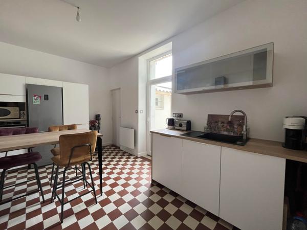 Maison de ville T3, meublée avec cour