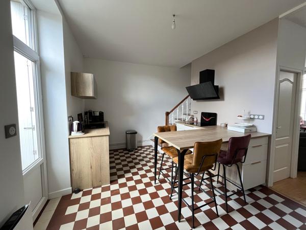 Maison de ville T3, meublée avec cour