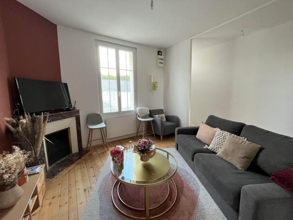 Maison de ville T3, meublée avec cour