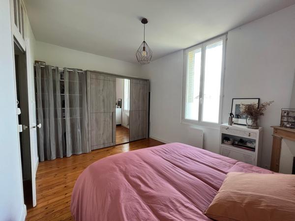 Maison de ville T3, meublée avec cour