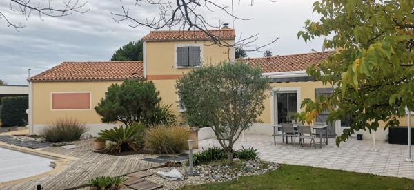 Maison à GIVRAND, 85800 - 7 pièces 168m²