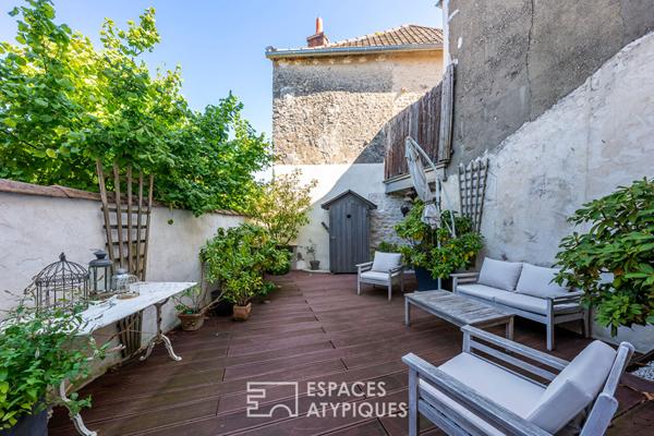 La maison de charme et sa cour préservée