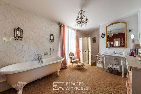 La maison de charme et sa cour préservée