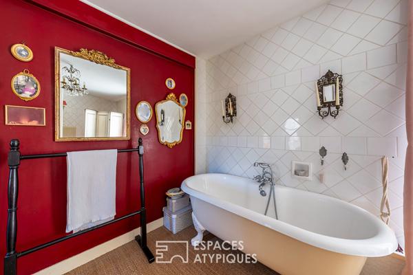 La maison de charme et sa cour préservée