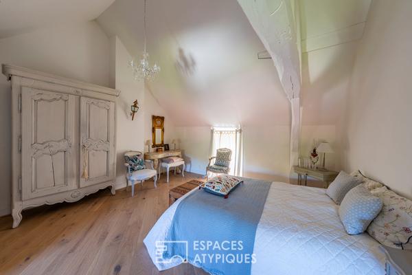 La maison de charme et sa cour préservée