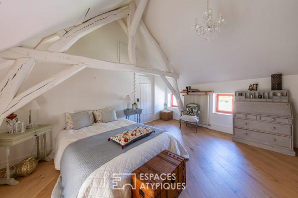 La maison de charme et sa cour préservée