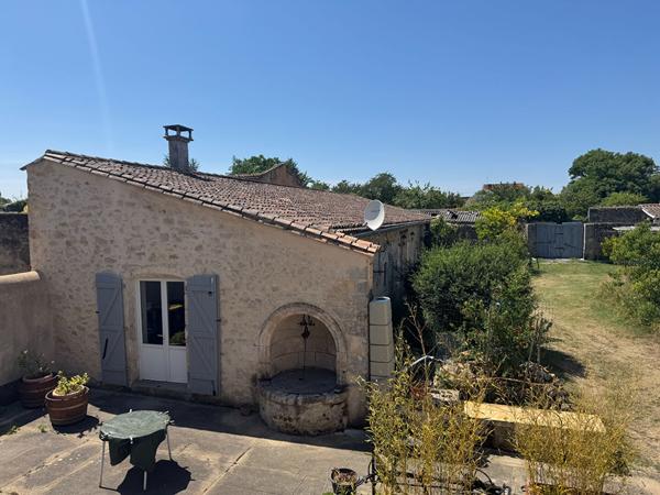 Charmante maison de caractère en pierres de 220m2 - Blaye centre , Blaye Charmante maison de caractère en pierres de 220m2 - Blaye centre , Blaye