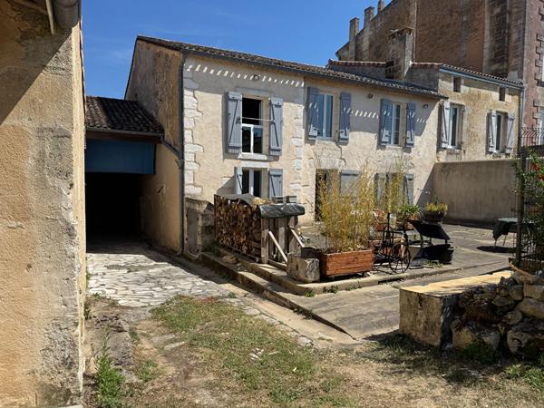 Charmante maison de caractère en pierres de 220m2 - Blaye centre , Blaye Charmante maison de caractère en pierres de 220m2 - Blaye centre , Blaye