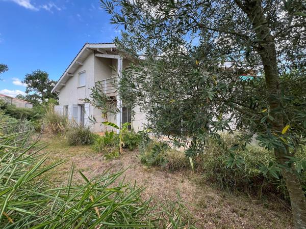 Maison familiale, 4 chambres plus bureau et mezzanine.