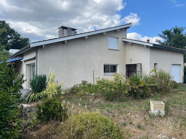 Maison familiale, 4 chambres plus bureau et mezzanine.