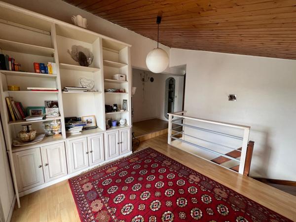 Maison familiale, 4 chambres plus bureau et mezzanine.