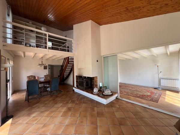 Maison familiale, 4 chambres plus bureau et mezzanine.