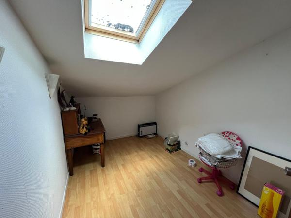 Maison familiale, 4 chambres plus bureau et mezzanine.