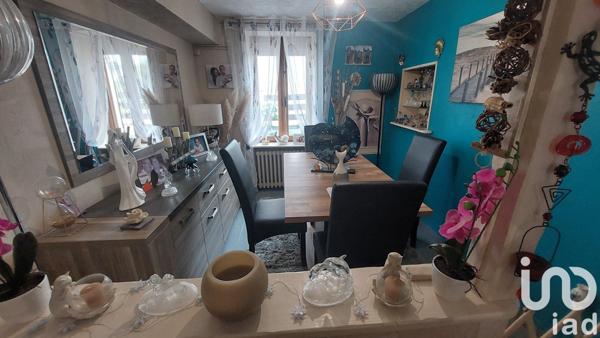 Maison de village 4 pièces de 93 m² à Foëcy (18500)